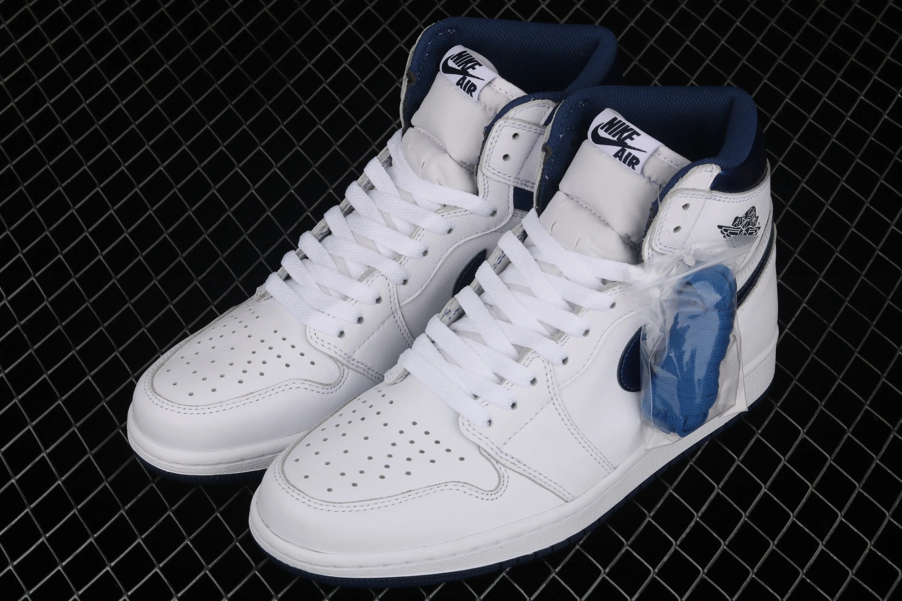 All categories Air Jordan Jordan series basketball shoes Air Jordan 1 High Air Jordan 1 Retro Metallic Navy AJ1 Joe 1 Navy Blue 555088-106